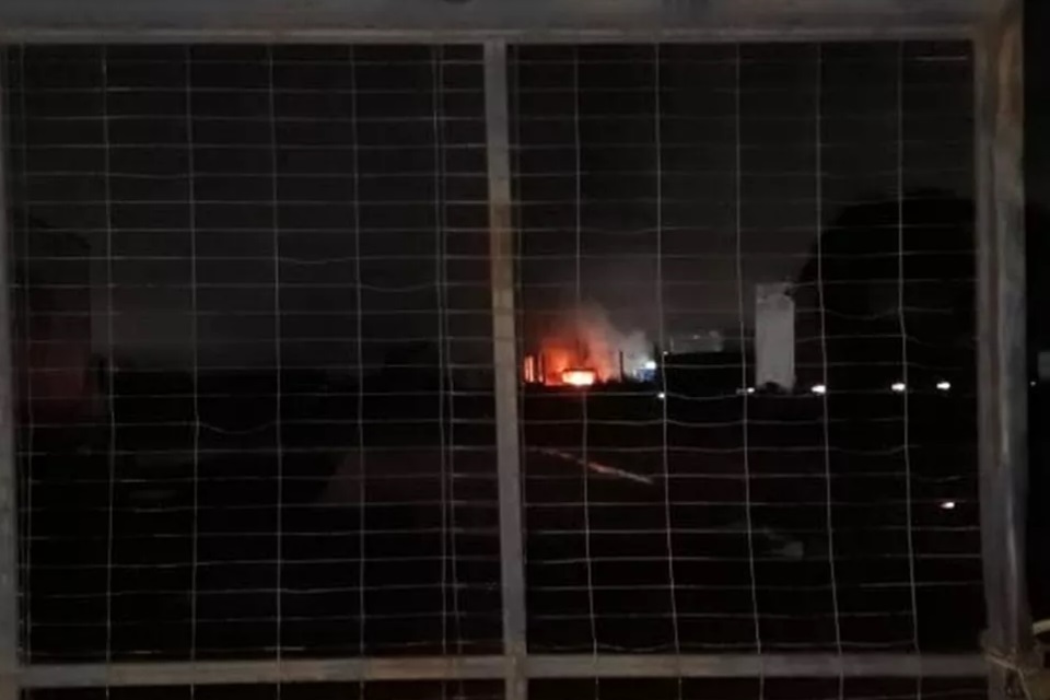 Incêndio atinge caminhão em pátio de transportadora de Porto Velho