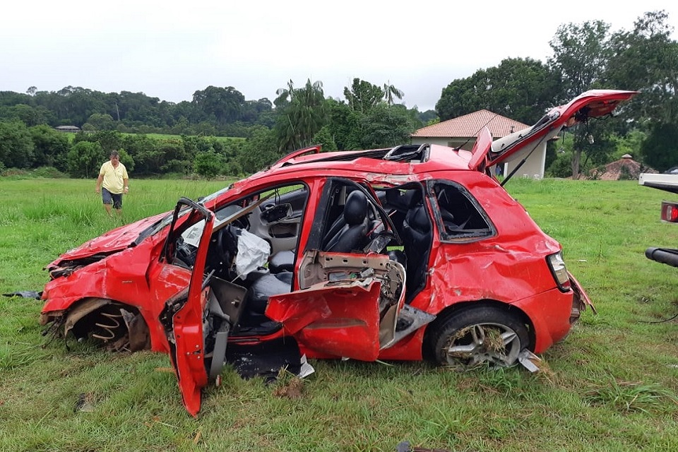 Duas pessoas ficam feridas em grave acidente na BR-364, em Porto Velho