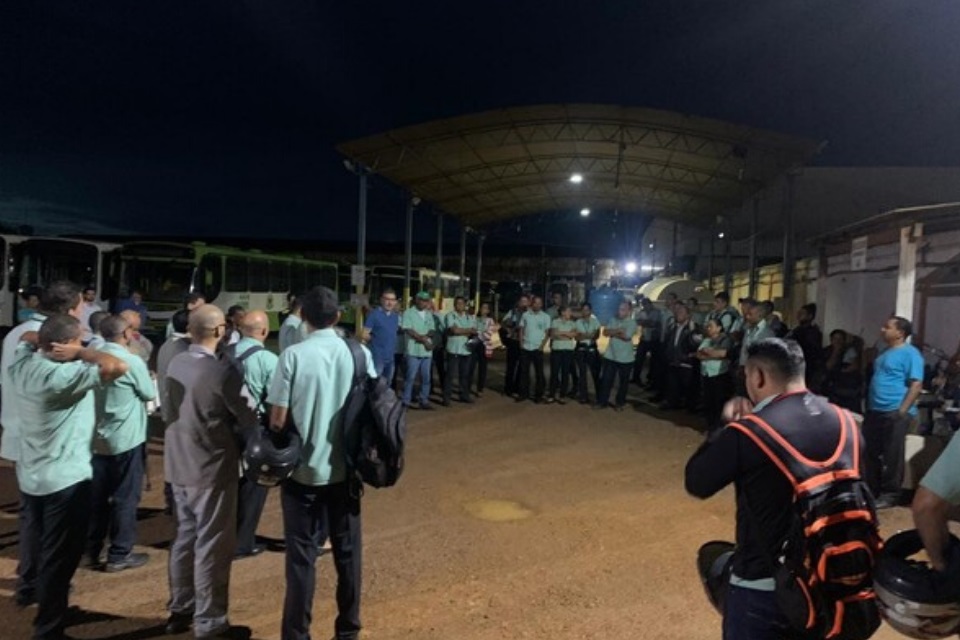 Após negociação durante a madrugada, transporte coletivo volta circular em Porto Velho