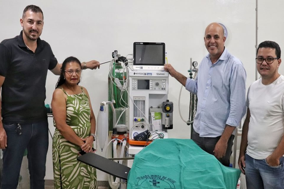 Ismael Crispin fortalece a saúde de Cerejeiras com entrega de carrinho cirúrgico