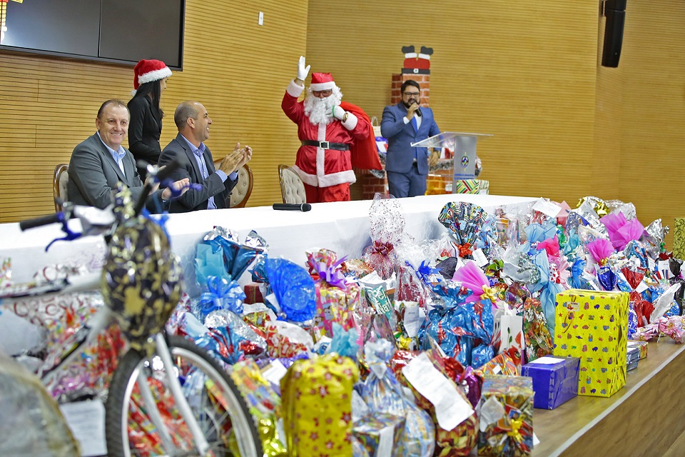 Servidores da Assembleia garantem sorriso de 550 crianças através da Campanha Papai Noel dos Correios