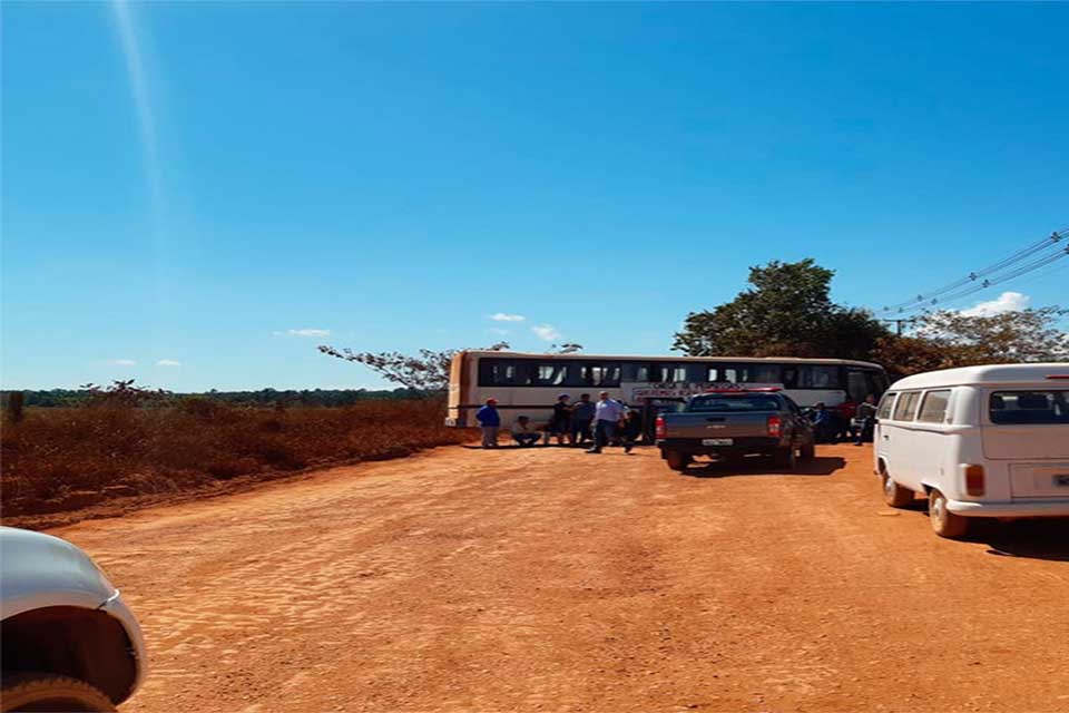 Moradores e caminhoneiros bloqueiam Estrada da Penal em Porto Velho