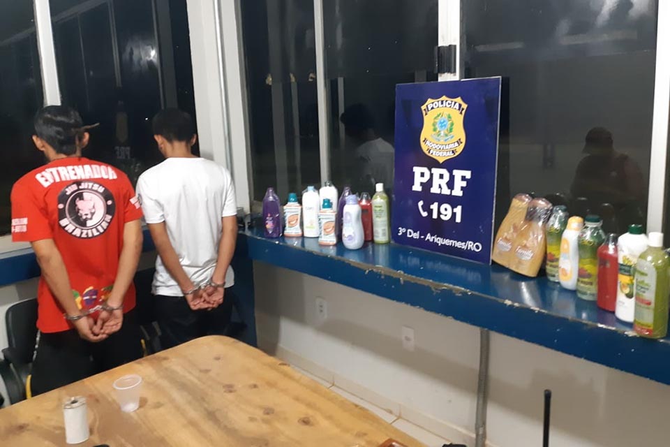 PRF prende dupla de equatorianos transportando 18 kg de cocaína, em Ariquemes