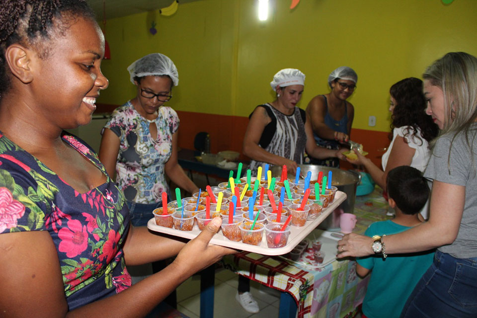 Festas para mamães em escolas municipais de Vilhena emocionam e divertem