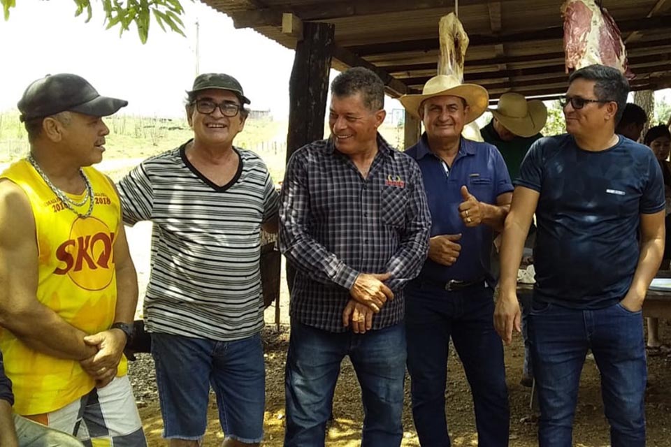 Deputado Edson Martins visita comunidade da linha 03 no assentamento Joana D Arc, em Porto Velho