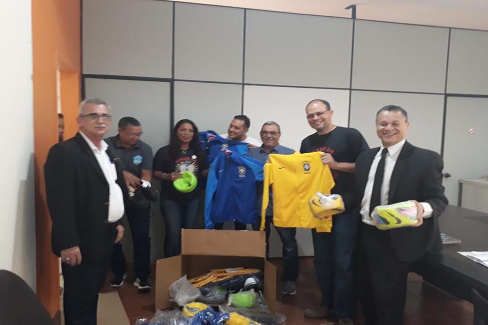 Bazar da Solidariedade recebe doação especial da CBF com itens originais da Seleção Brasileira de Futebol