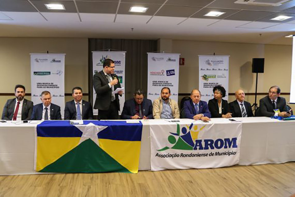 Governador defende união de prefeitos, bancadas e Estado para resolver demandas de Rondônia