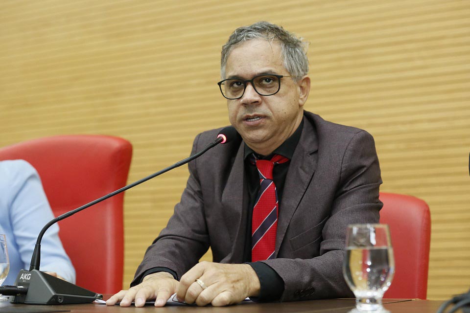 Deputado Geraldo da Rondônia cobra do DER recuperação da RO-205 com massa asfáltica
