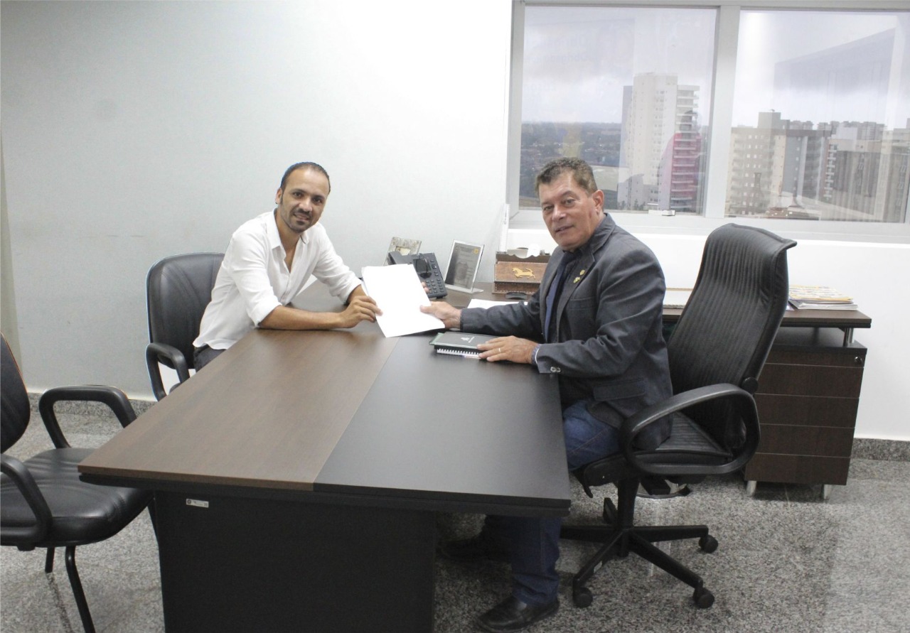 Deputado Edson Martins destina recurso para recuperação de estradas no Vale do Anari