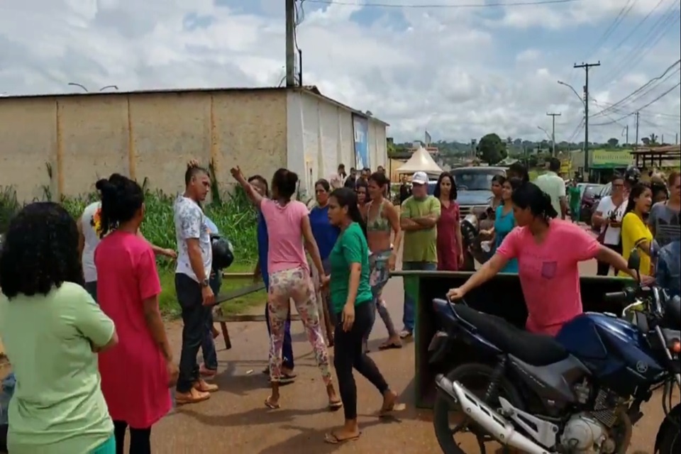 Familiares de presos Protestam em frente ao presidio de Porto Velho 
