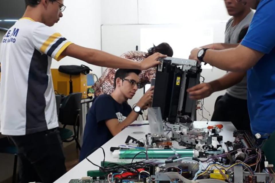 1ª Oficina de Robótica Educacional para professores do ensino médio é realizada em Porto Velho