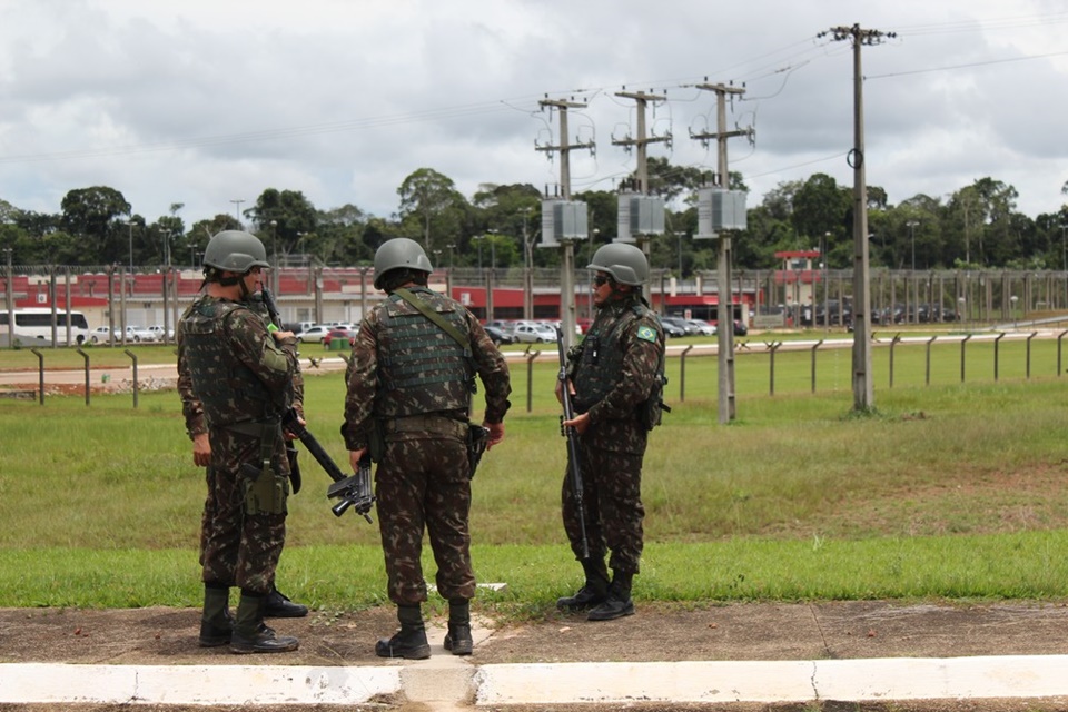 Após transferência de presos, Exército monta esquema de segurança no presídio em Porto Velho