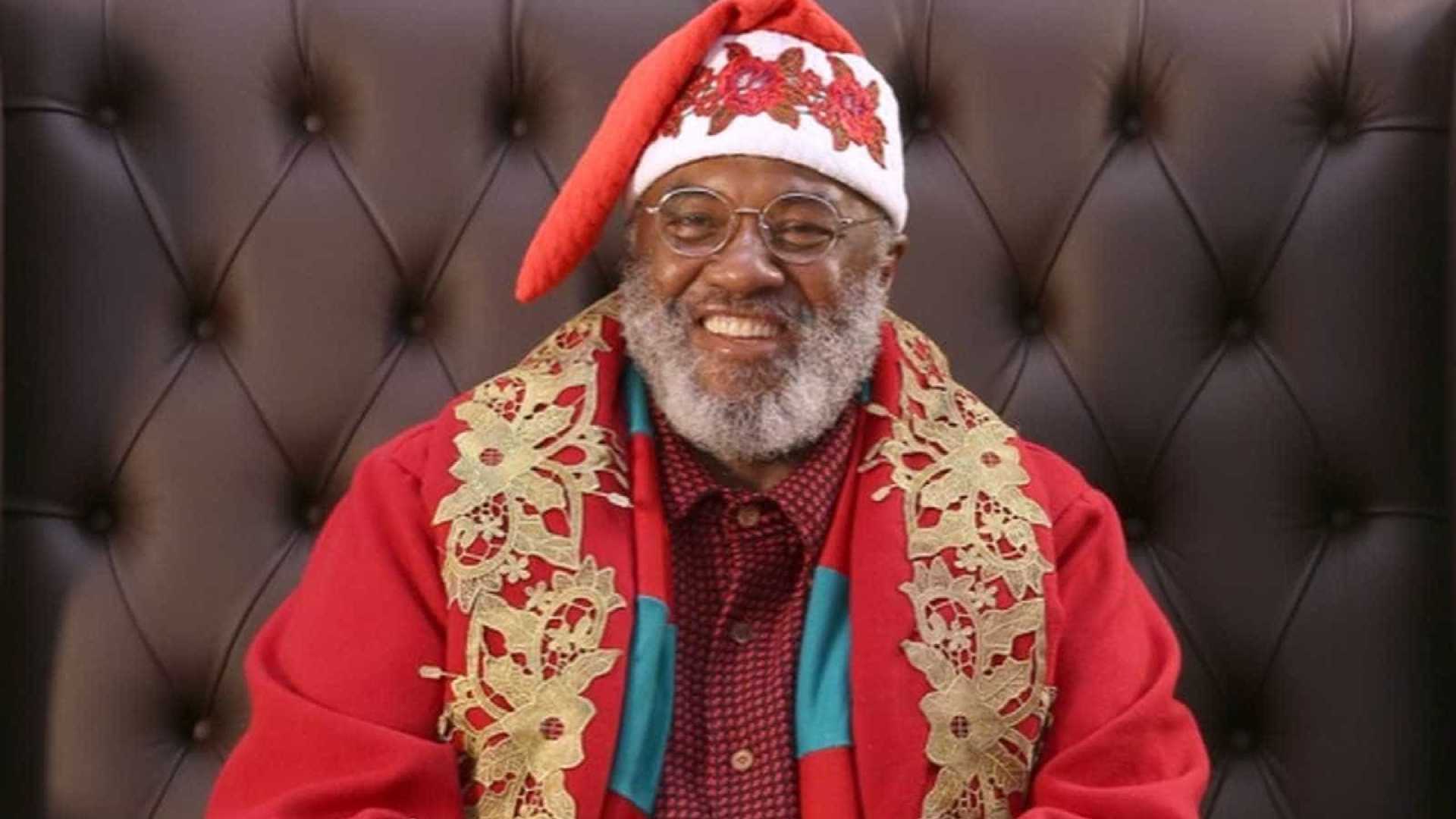Papai Noel negro tem recepção calorosa em shopping de SP