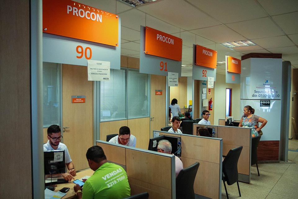 Consumidores negociam dívidas através do Procon em Porto Velho