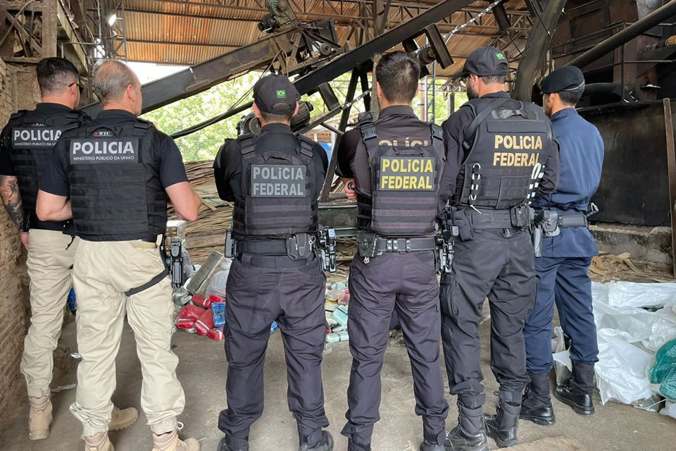 Polícia Federal incinera uma tonelada de drogas em Ji-Paraná/RO