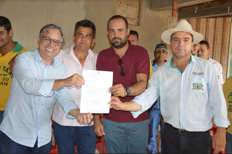 Geraldo da Rondônia assina convênio para construção de guaritas de mototáxis em Buritis