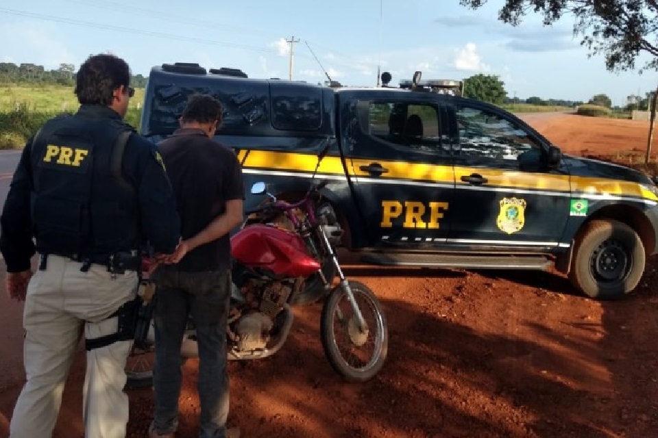 PRF recupera moto roubada em Itapuã do Oeste