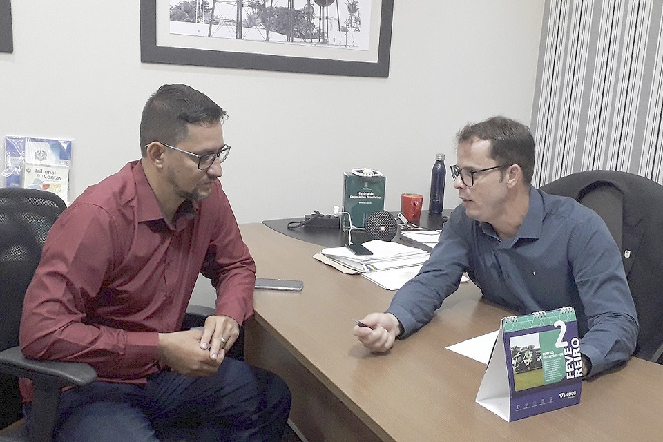 Deputado Anderson Pereira conhece estrutura da Escola do Legislativo