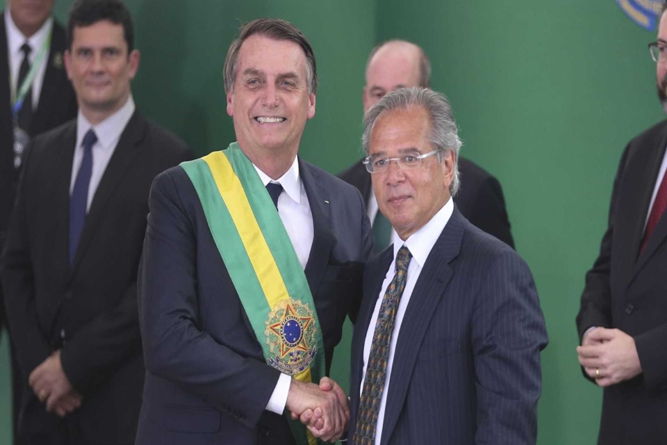 Equipe de Bolsonaro quer aumentar IOF para compensar subsídio a N e NE