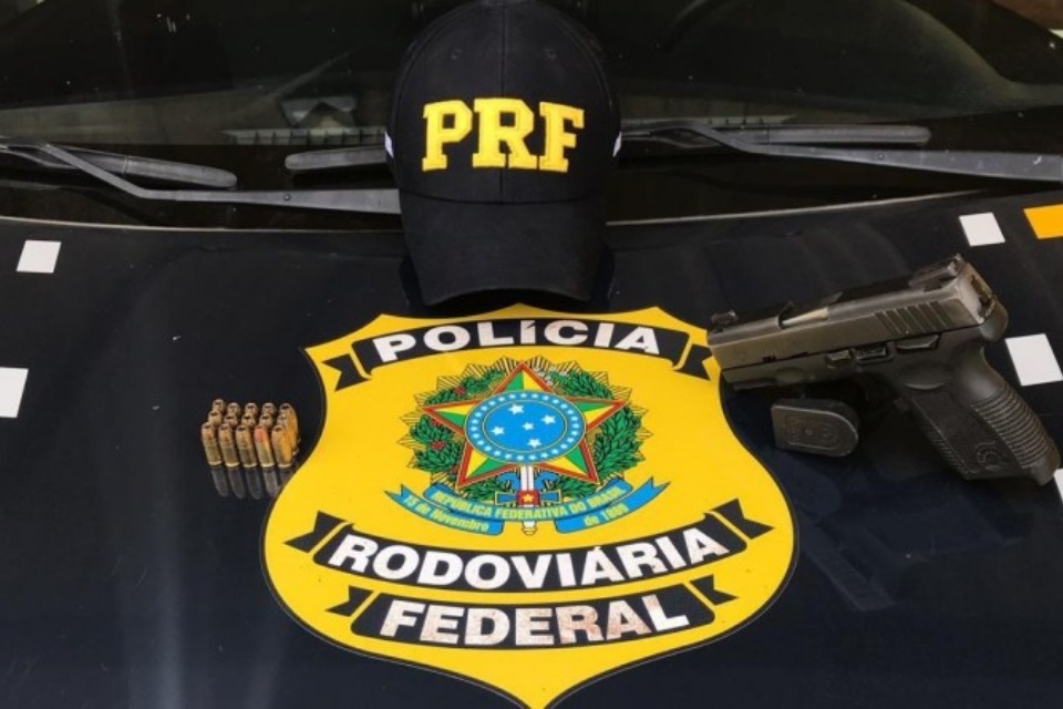 PRF apreende duas armas de fogo e uma moto adulterada em Porto Velho