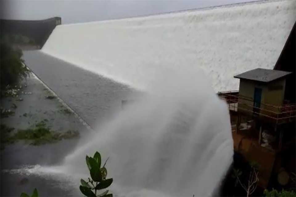 Barragem se rompe e atinge duas cidades na Bahia
