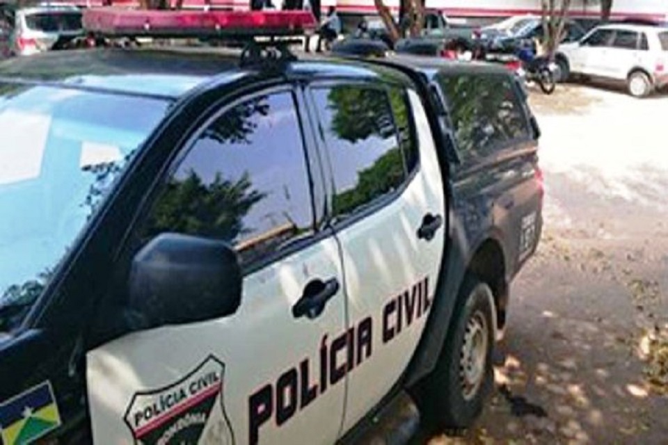 Avó denuncia neto para a polícia após levar calote