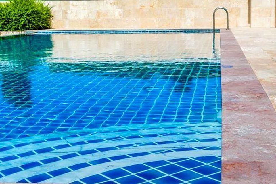 Criança de 7 anos é estuprada dentro de piscina por adolescente em Porto Velho