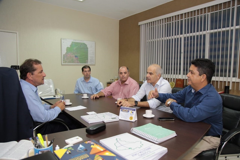 Prefeito Hildon Chaves recebe visita de presidente e diretores da Energisa/RO