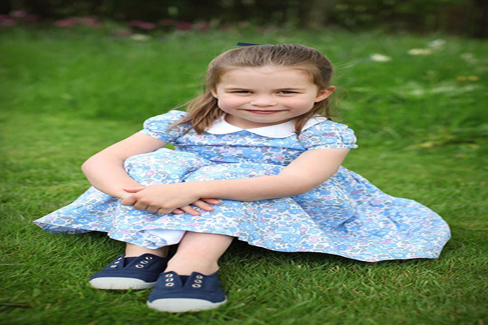 Princesa Charlotte, filha de William e Kate, faz quatro anos