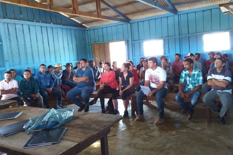 Deputado Geraldo da Rondônia entrega tratores para agricultores de Nova Dimensão
