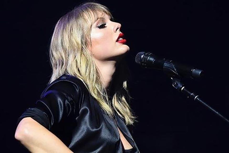 Taylor Swift e Shawn Mendes surpreenderam os fãs em remix de Lover