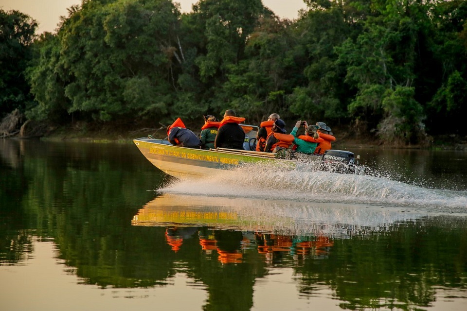 Lixos no rio Guaporé serão retirados no início de dezembro com atuação da Sedam e apoio de populações tradicionais