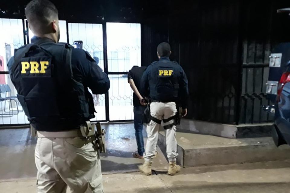 Apenado do sistema prisional sai para encontro amoroso e é preso pela PRF em Porto Velho