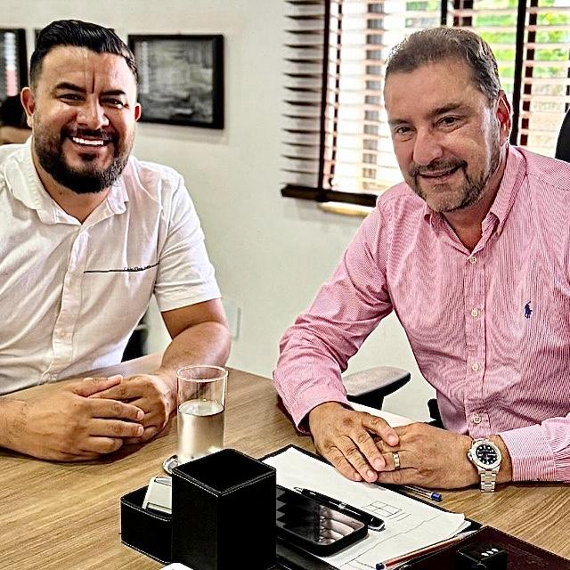 Vereador Carlos Damasceno apresenta demandas para o crescimento da capital ao prefeito Hildon Chaves