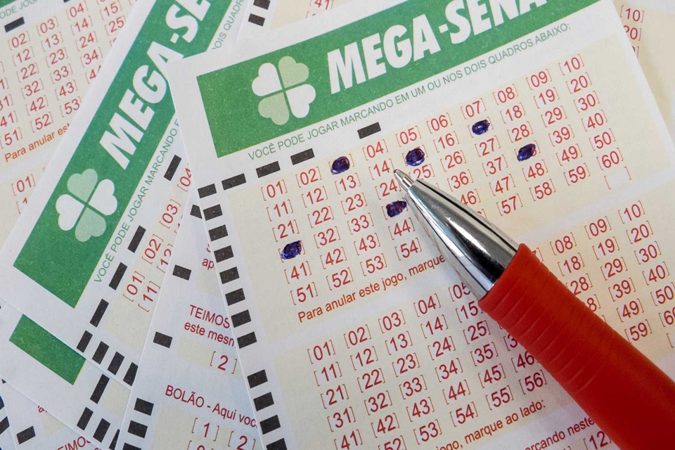 Mega-Sena acumula e deve pagar R$ 4 milhões no próximo sorteio