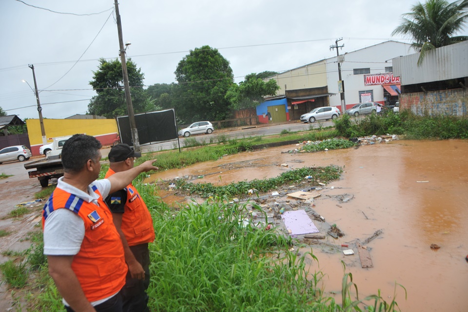 Prefeitura intensifica trabalho para minimizar alagações em Porto Velho