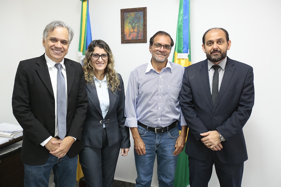 Presidente Laerte Gomes conhece trabalho desenvolvido pelo grupo de apoio social Melhor de Mim de Ariquemes