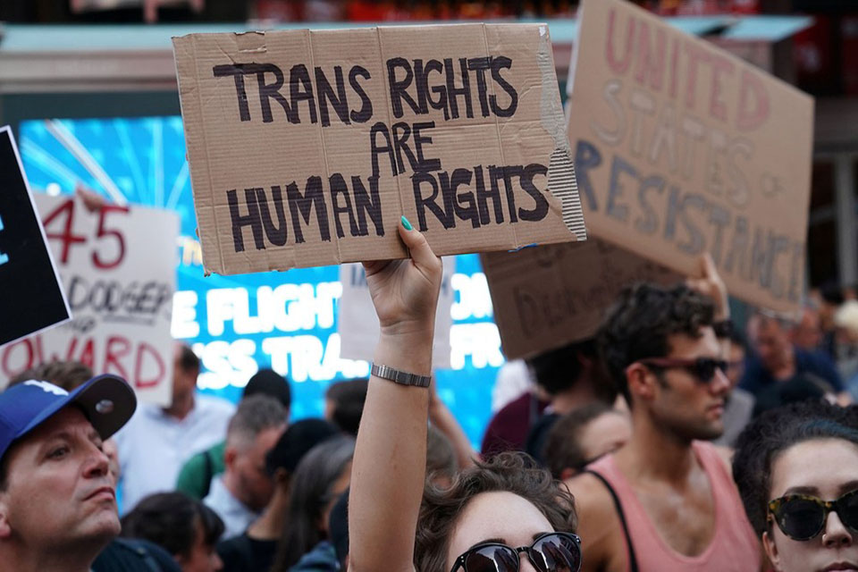 Proibição de pessoas trans nas Forças Armadas entra em vigor
