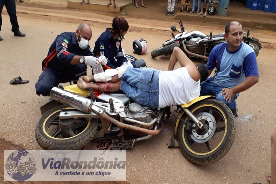 Passageiro de moto tem fratura na perna após ser atingido por carro que avançou preferencial