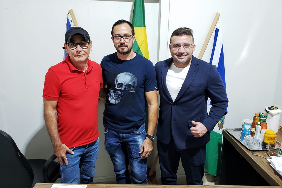 Deputado Ribeiro firma parceria com o município de Ouro Preto do Oeste