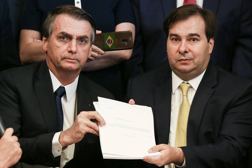 Em discurso, Bolsonaro agradecerá Maia por aprovação da reforma na CCJ