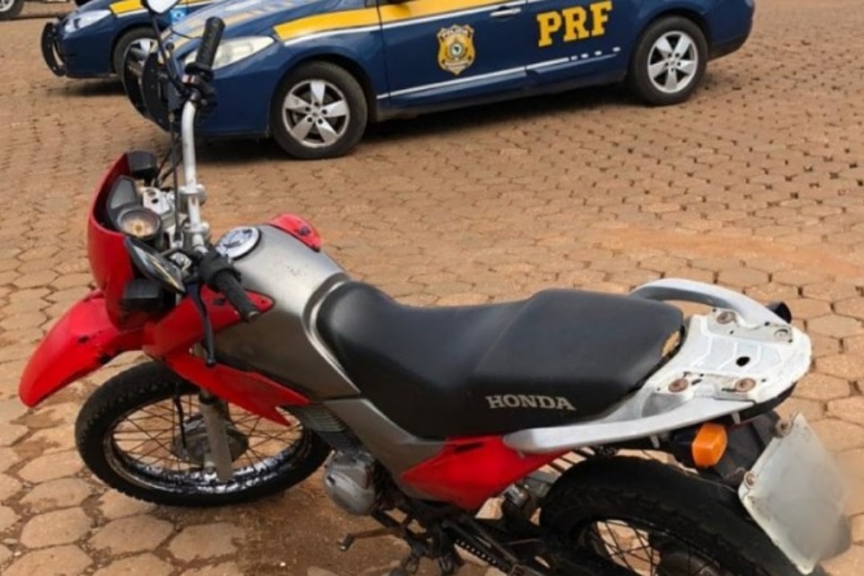 PRF prende jovem de 18 anos com moto adulterada em Porto Velho