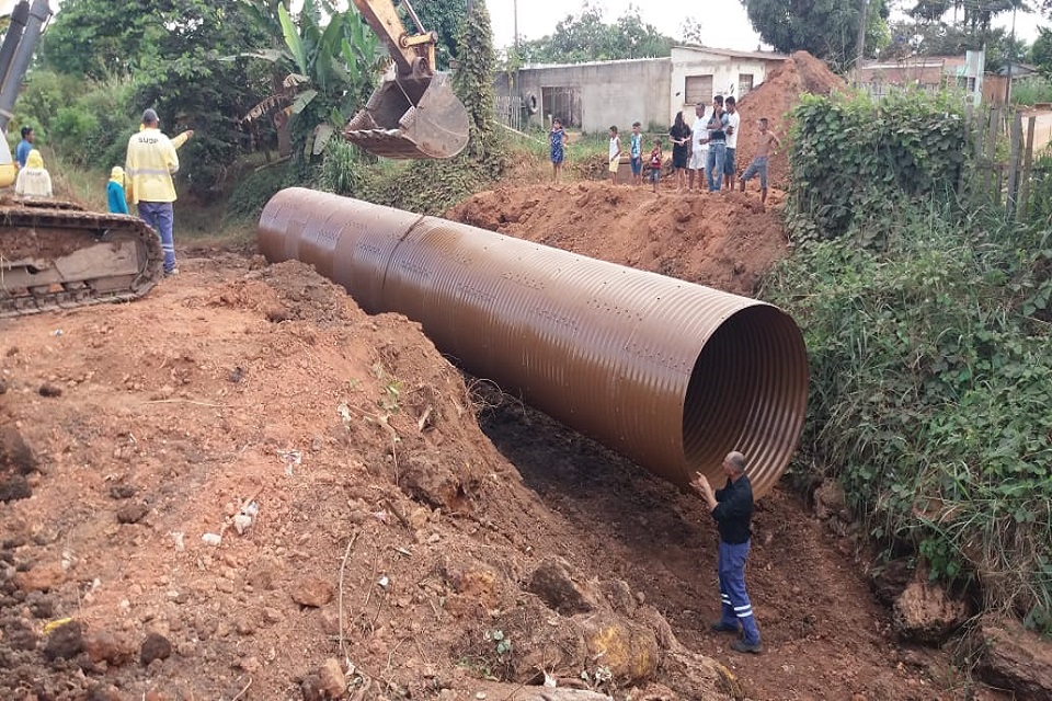 Prefeitura realiza obra de drenagem no canal do bairro Mariana