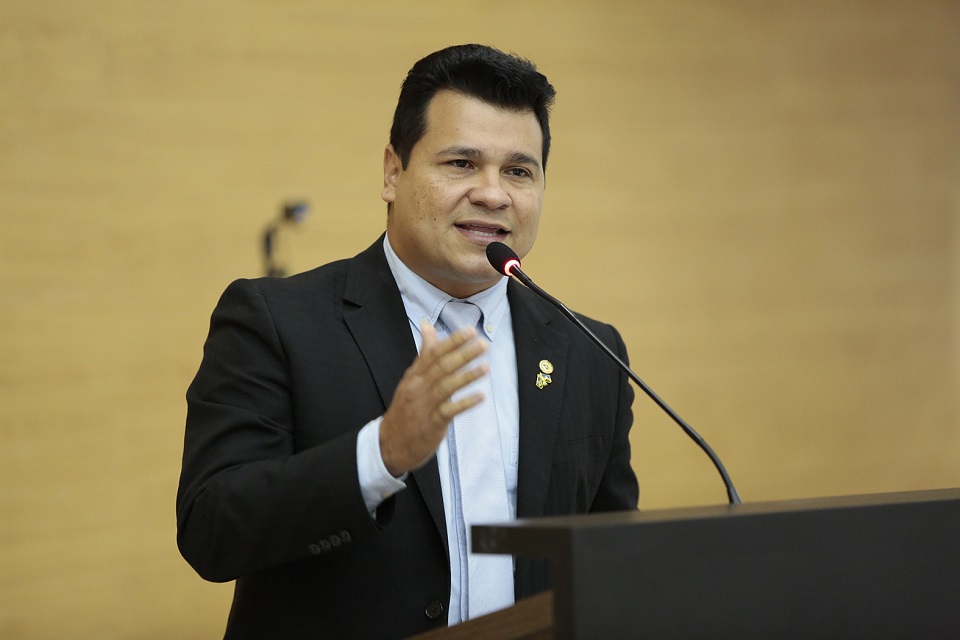 Justiça Eleitoral mantém Marcelo Cruz no PTB e suspende abertura de processo de expulsão