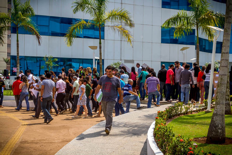 Governo injeta R$ 500 milhões na economia com pagamento de folhas e parcela do 13° salário
