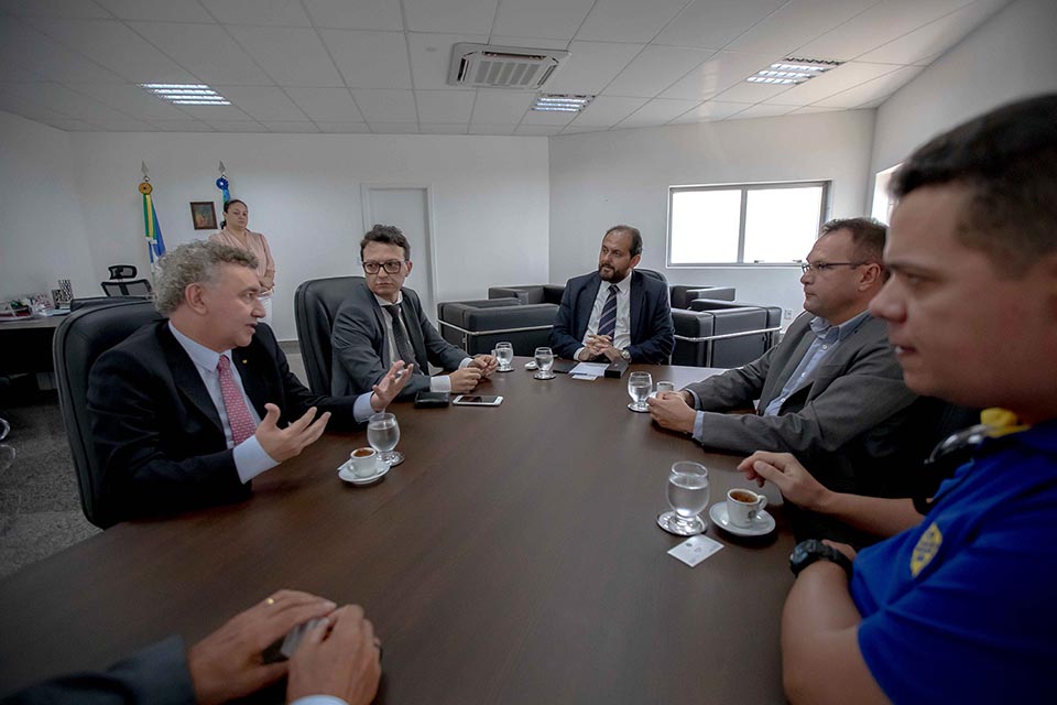 Dirigentes do Banco do Brasil garantem permanência da superintendência em Rondônia durante reunião na Assembleia