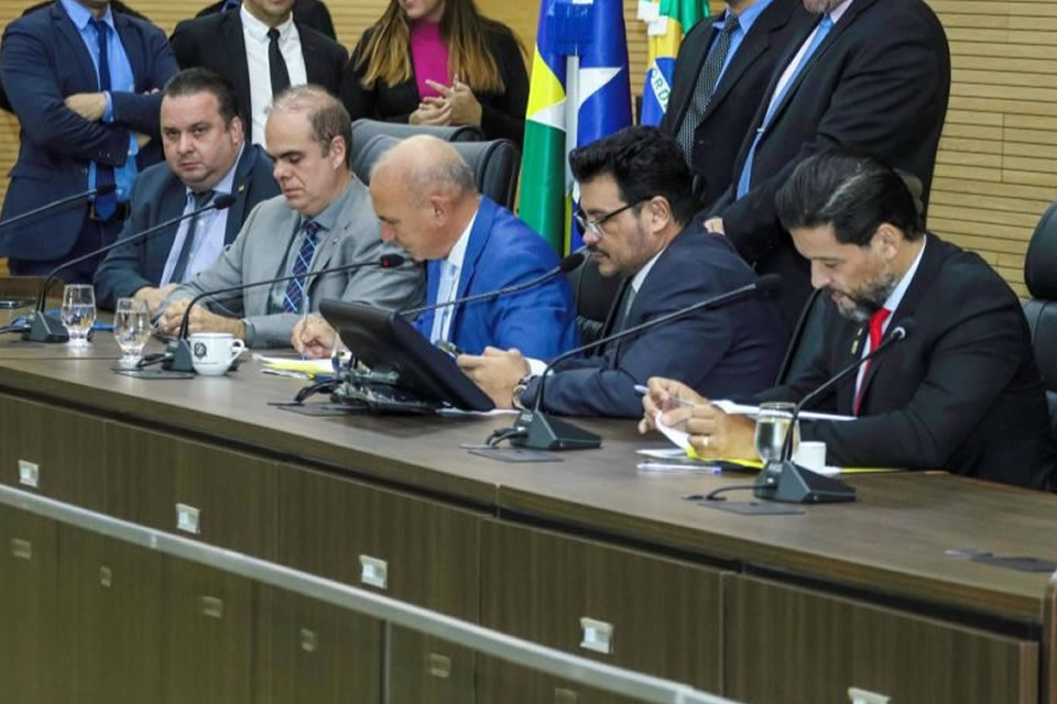 Deputados aprovam revisão anual dos servidores da Assembleia Legislativa