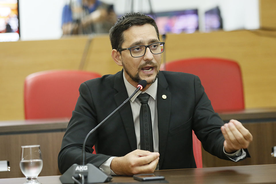 Anderson indica construção de escola militar no Cristal da Calama e Orgulho do Madeira