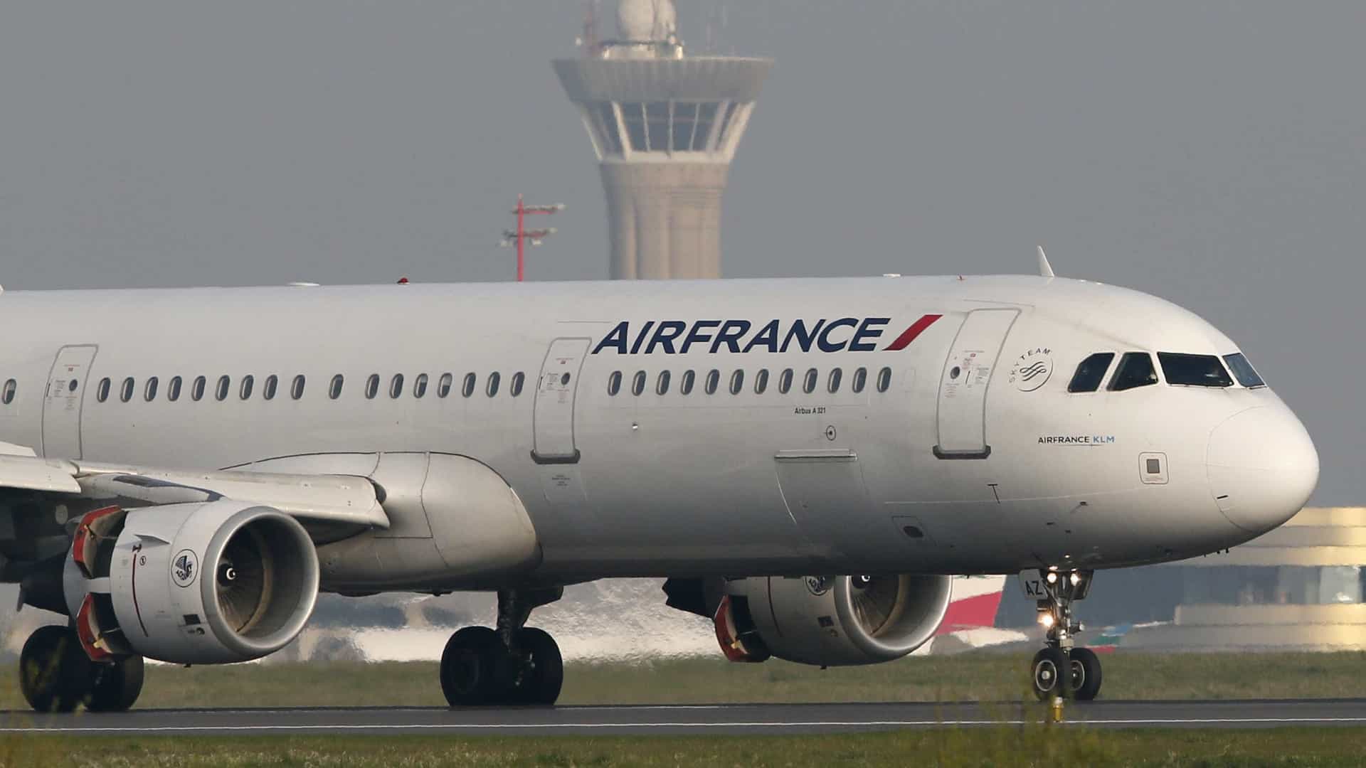 Dez anos após acidente da Air France, famílias ainda cobram respostas