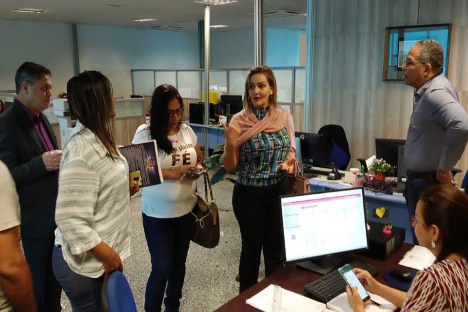 Trabalhadores em educação estaduais ficam revoltados após divulgação de tabela salarial